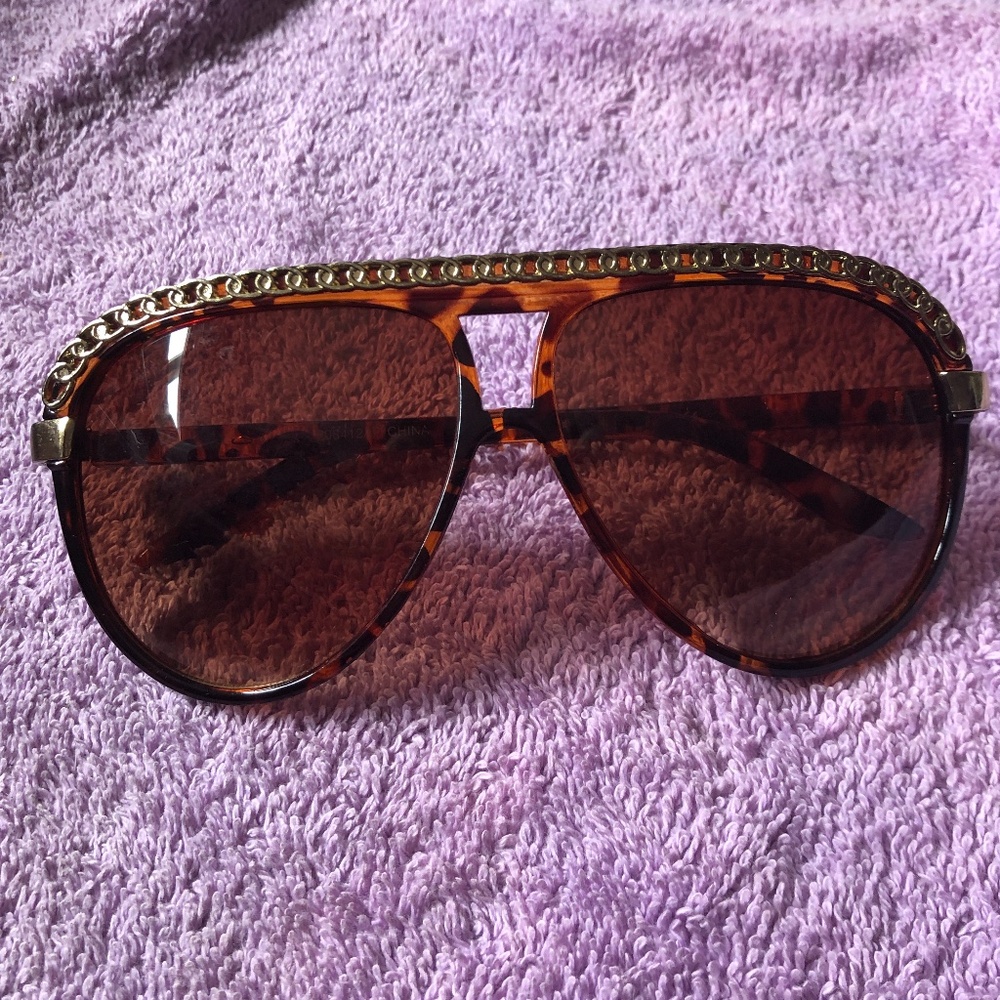 Big Bouji Style Aviator Sunglasses with Gold Chain rim Tortoiseshell frames